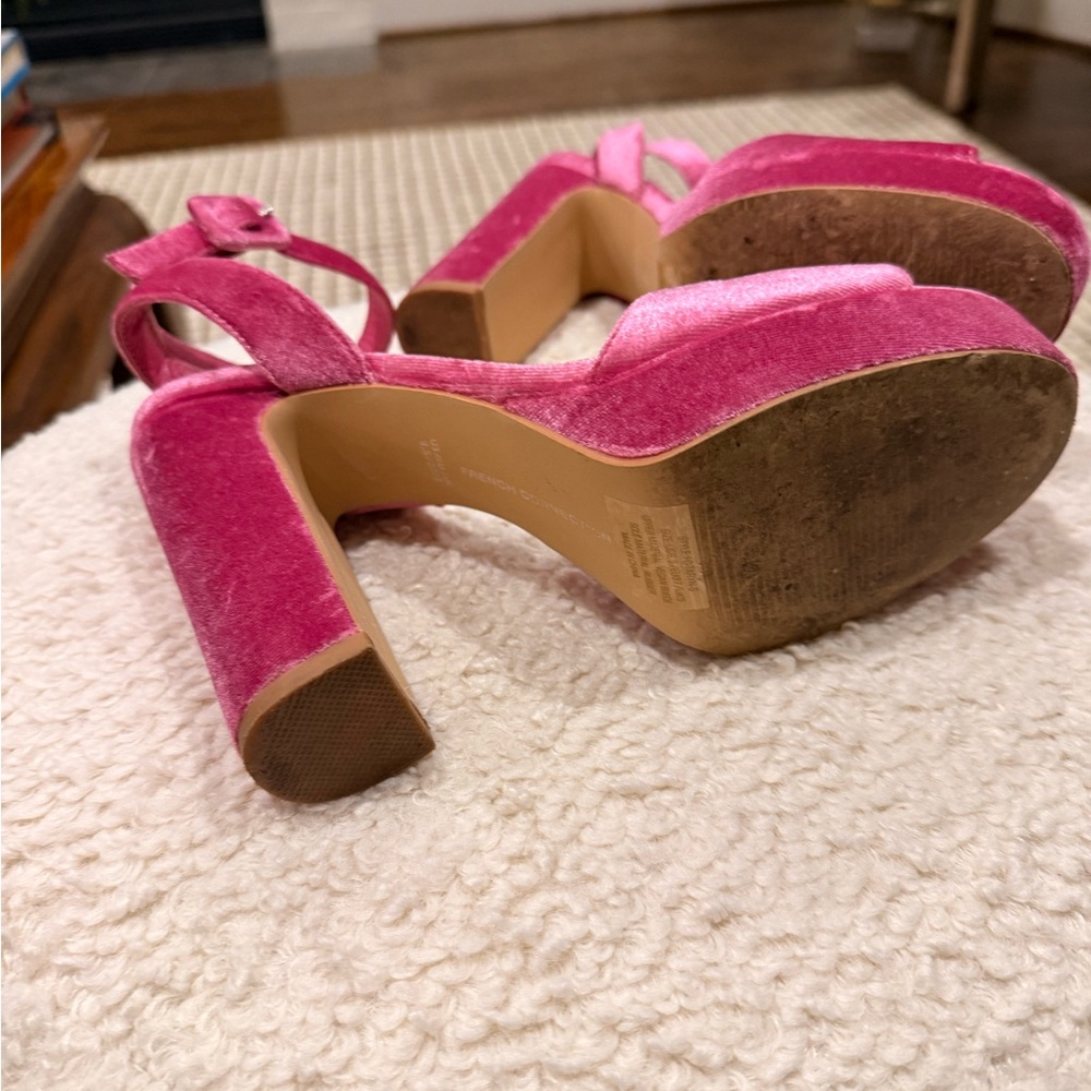 French Connection
Women's Taryn Slip-On Platform Sandals - Picture 5 of 8